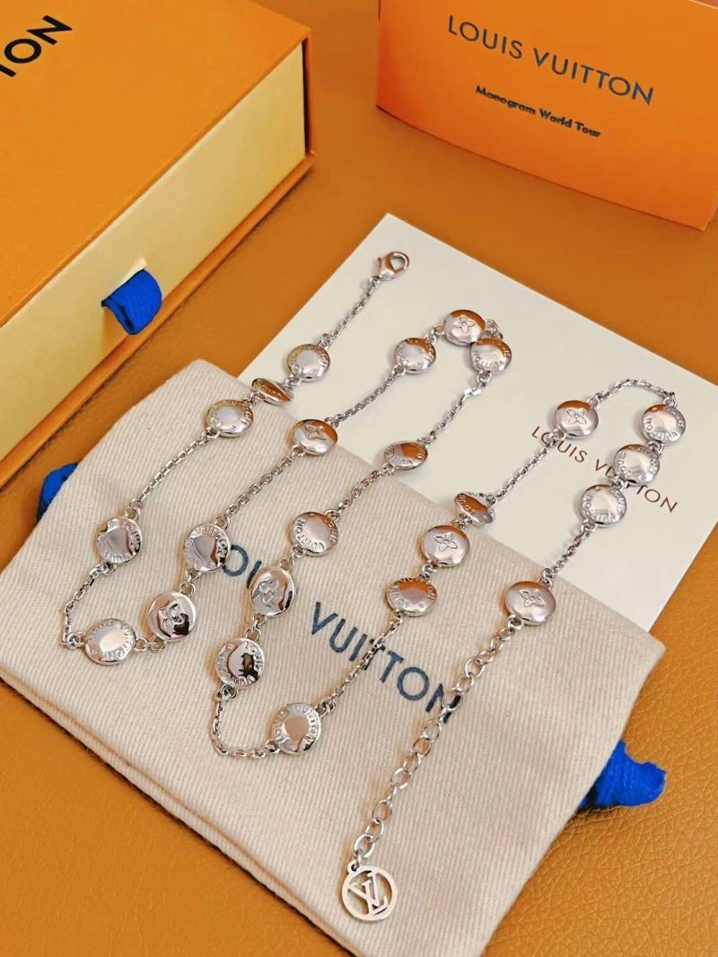 Louis Vuitton Necklaces Bold 268401