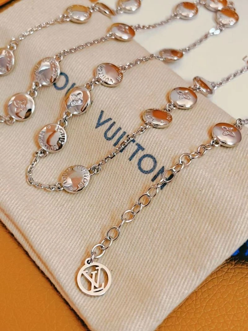 Louis Vuitton Necklaces Bold 268401