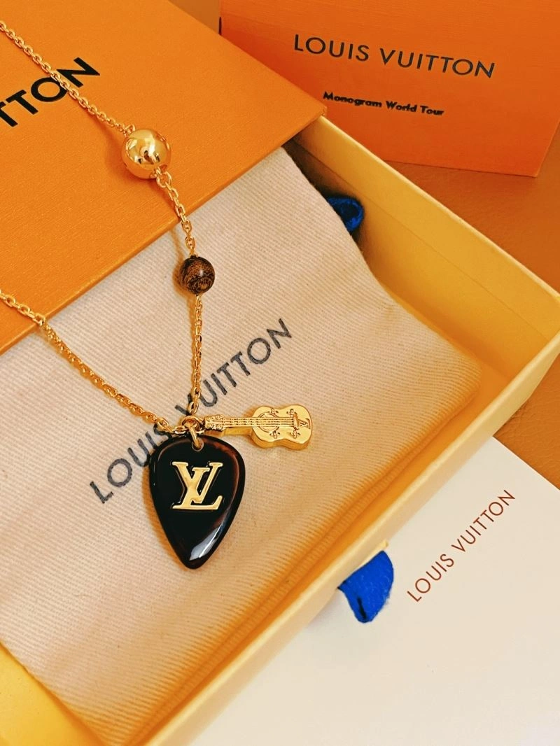 Louis Vuitton Necklaces Breathable 268404
