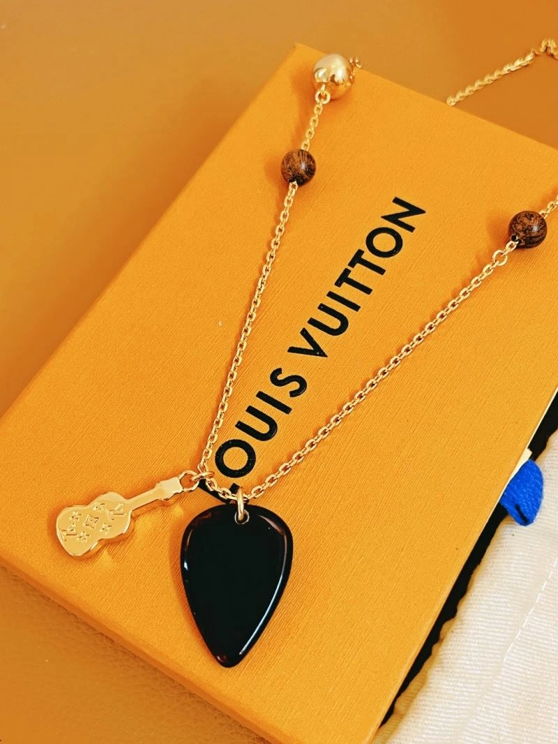 Louis Vuitton Necklaces Breathable 268404
