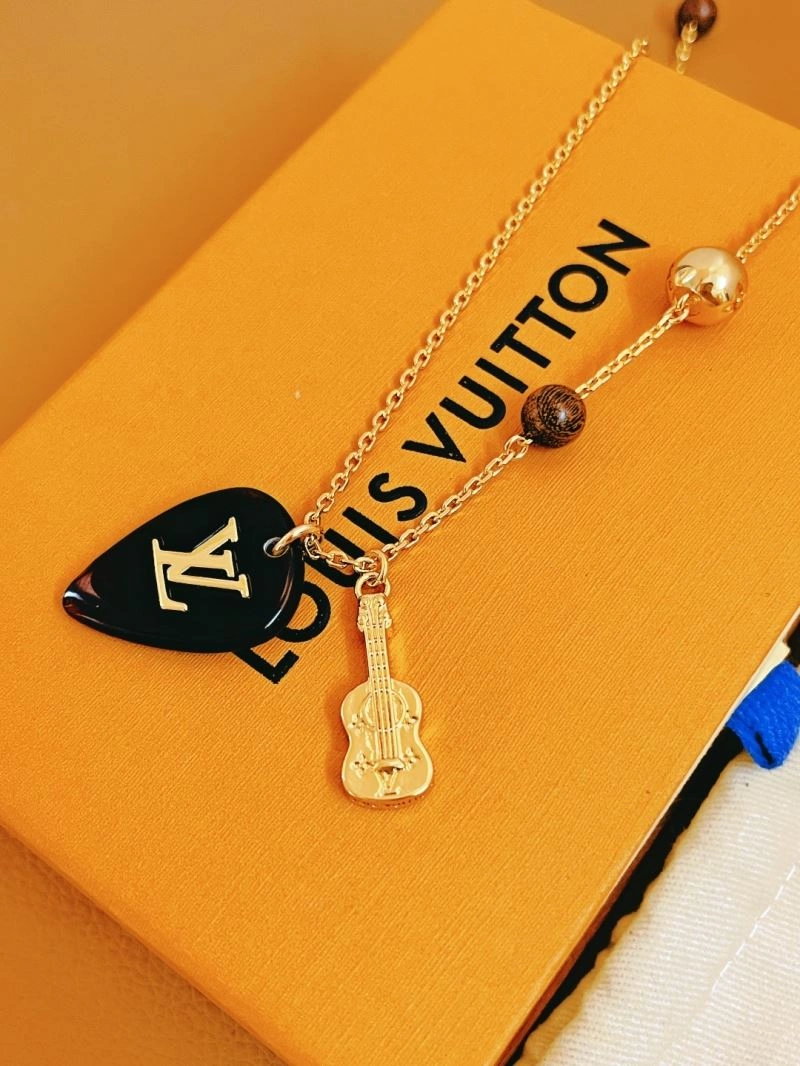 Louis Vuitton Necklaces Breathable 268404
