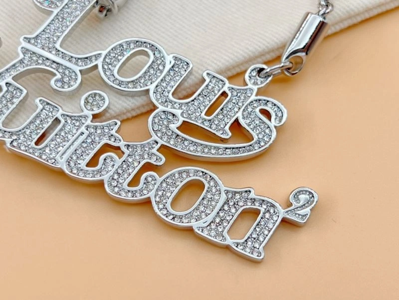 Sporty Louis Vuitton Necklaces 268396