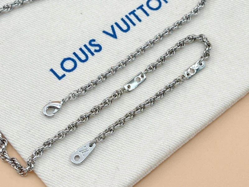 Sporty Louis Vuitton Necklaces 268396