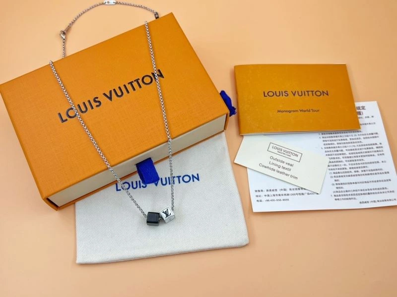 Louis Vuitton Necklaces Comfortable 268386