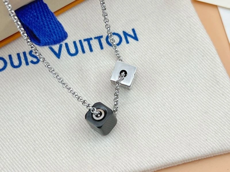 Louis Vuitton Necklaces Comfortable 268386