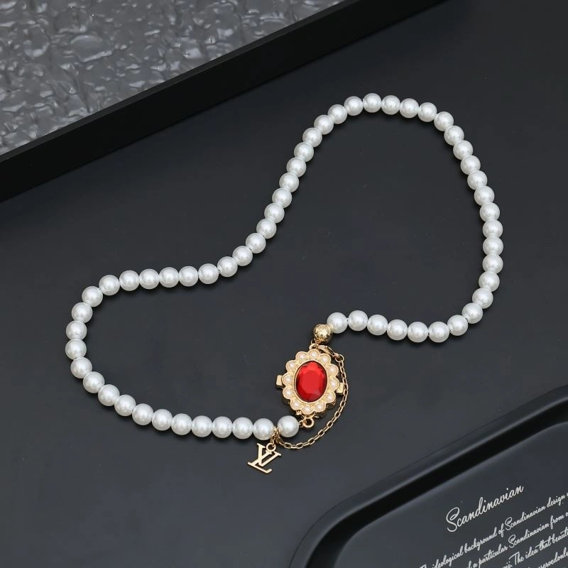 Snug Louis Vuitton Necklaces 268385