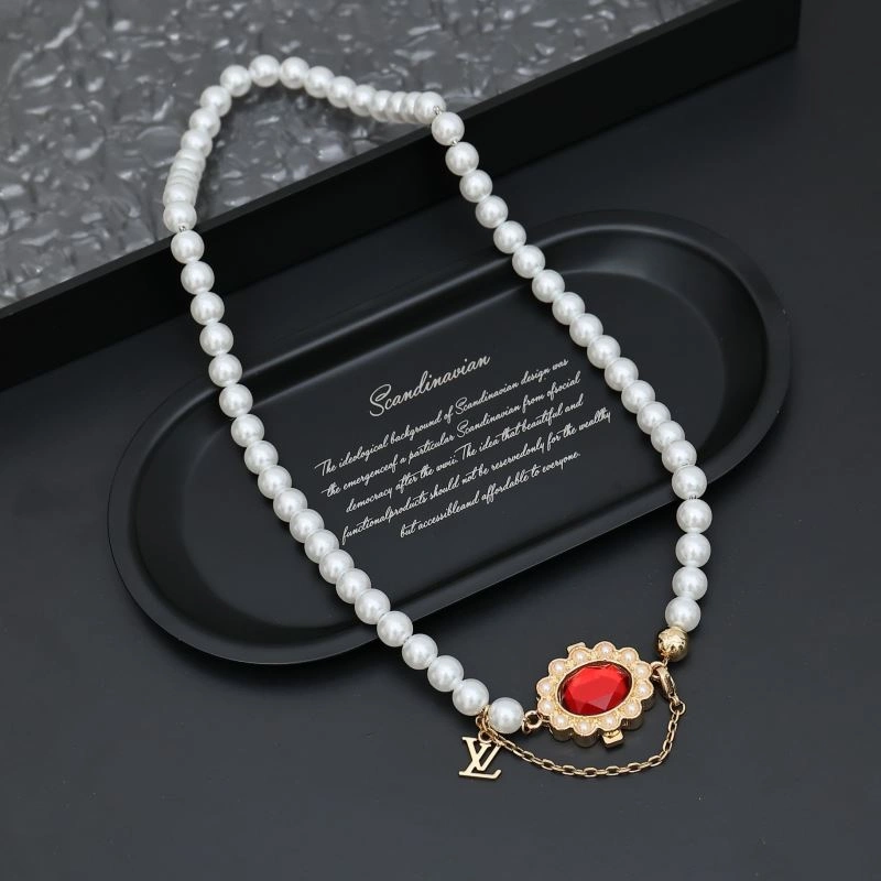 Snug Louis Vuitton Necklaces 268385