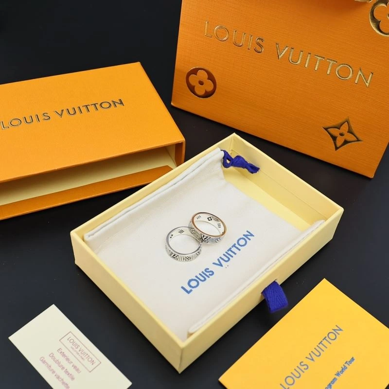 Supportive Louis Vuitton Necklaces 268379