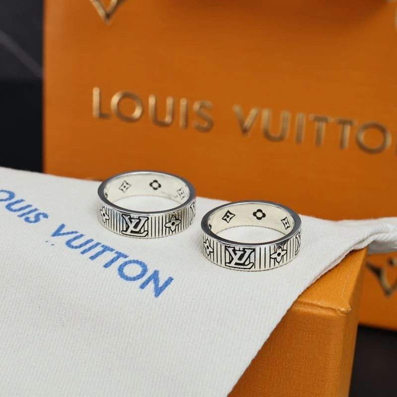 Supportive Louis Vuitton Necklaces 268379