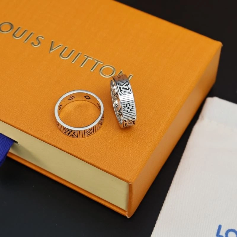 Supportive Louis Vuitton Necklaces 268379
