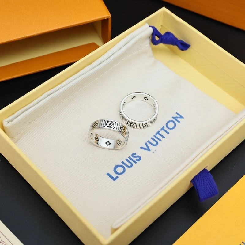 Supportive Louis Vuitton Necklaces 268379