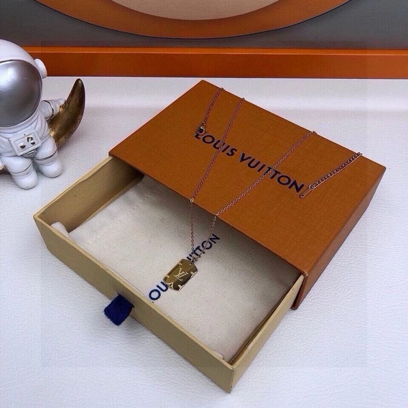 Louis Vuitton Necklaces Attractive 268372