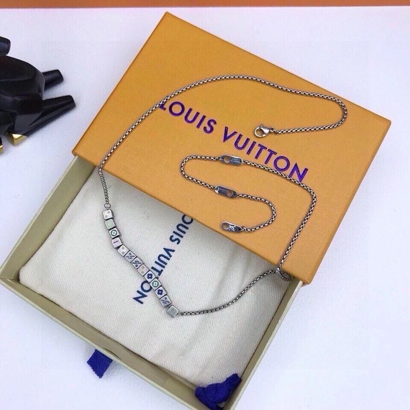 UrbanChic Louis Vuitton Necklaces 268376