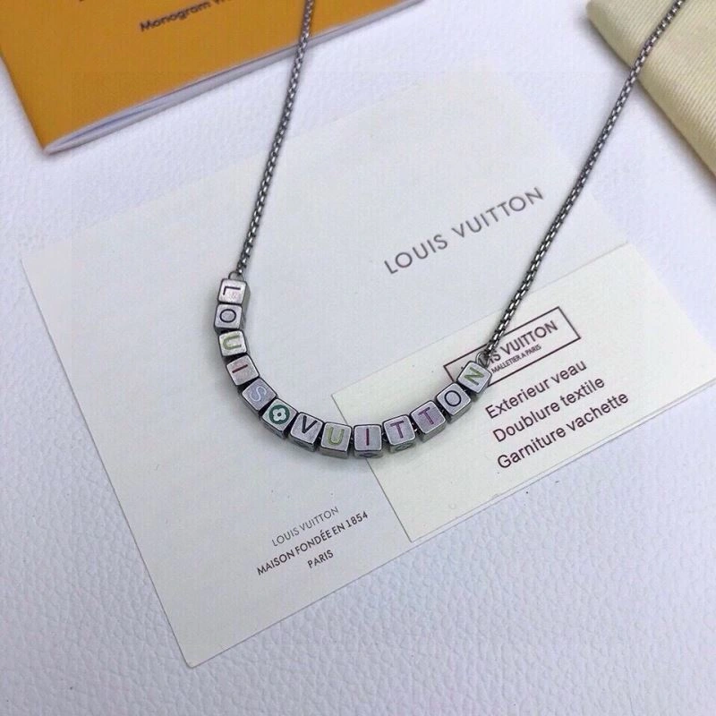 UrbanChic Louis Vuitton Necklaces 268376