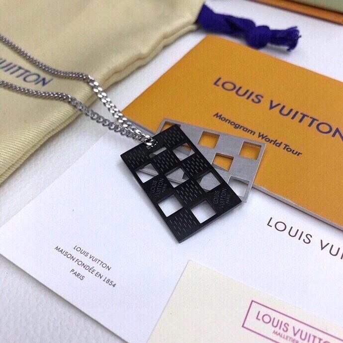 Unisex Louis Vuitton Necklaces 268370