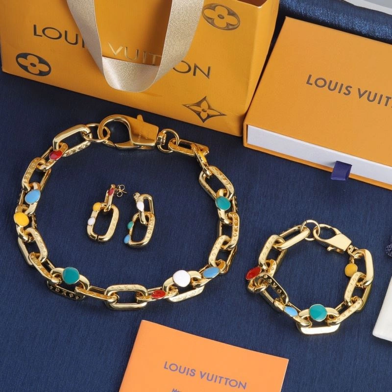 Louis Vuitton Necklaces UrbanChic 268361