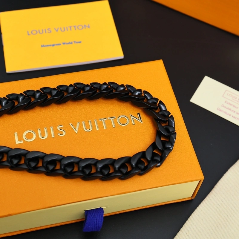 Sleek Louis Vuitton Necklaces 268318