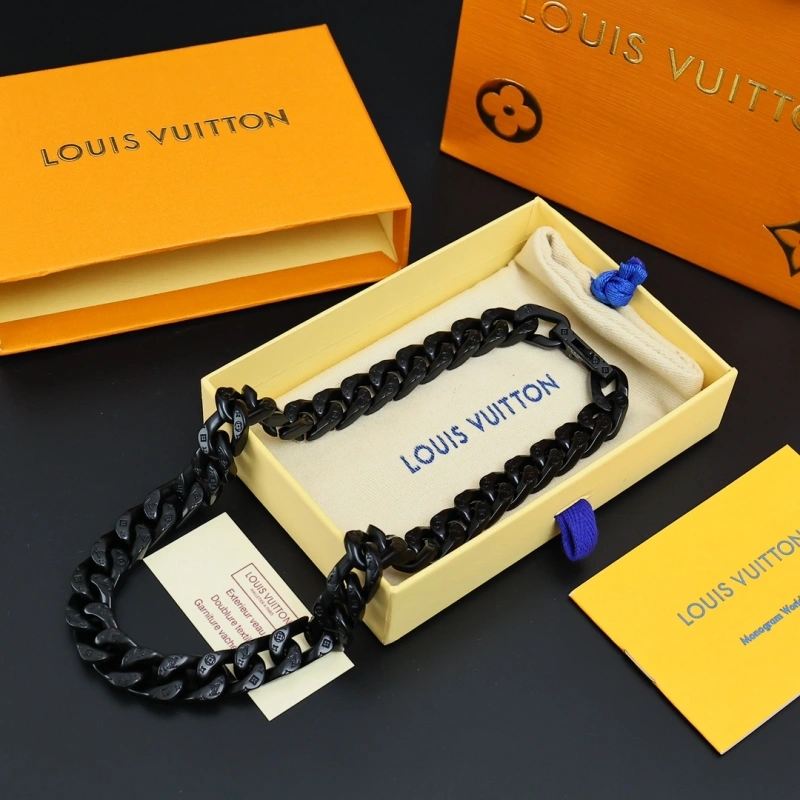Sleek Louis Vuitton Necklaces 268318