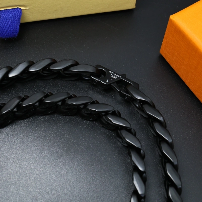 Sleek Louis Vuitton Necklaces 268318