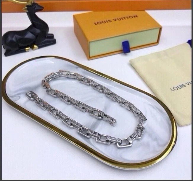 Comfortable Louis Vuitton Necklaces 268369
