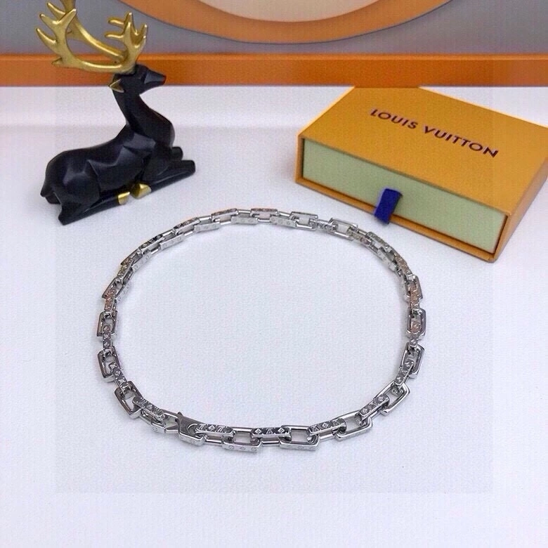 Comfortable Louis Vuitton Necklaces 268369