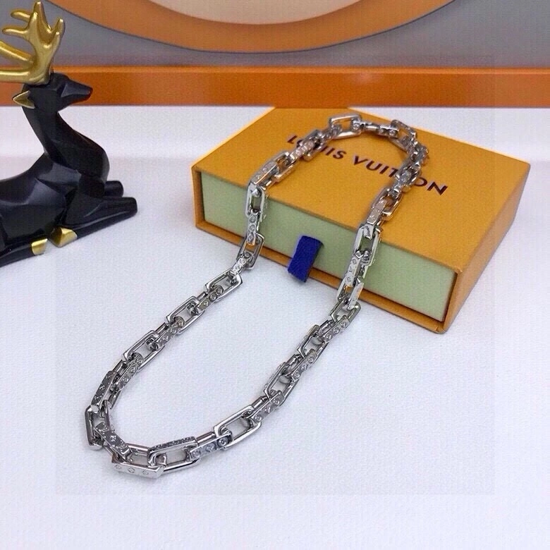 Comfortable Louis Vuitton Necklaces 268369