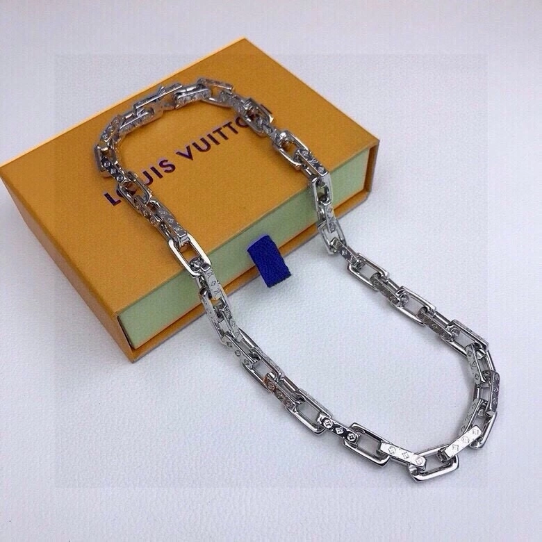 Comfortable Louis Vuitton Necklaces 268369