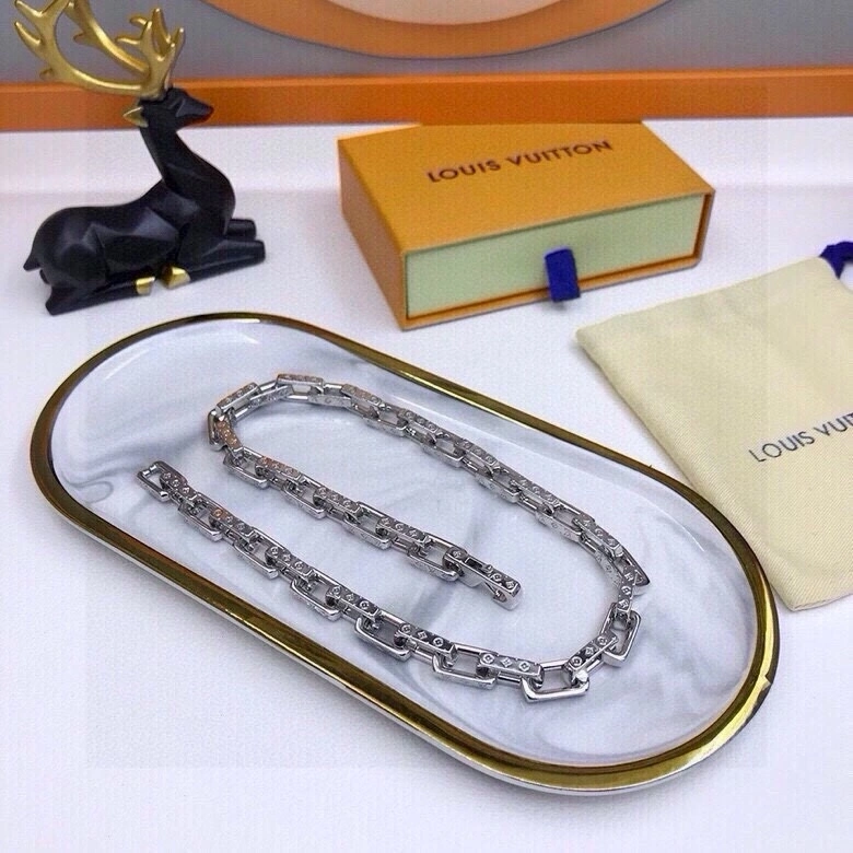 Comfortable Louis Vuitton Necklaces 268369