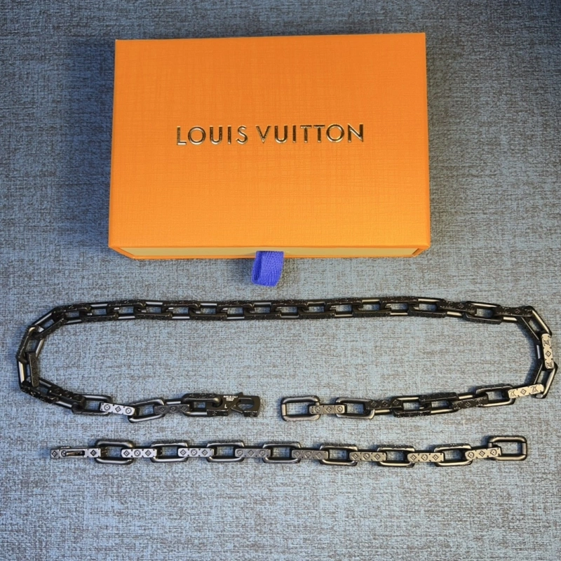 Sleek Louis Vuitton Necklaces 268310