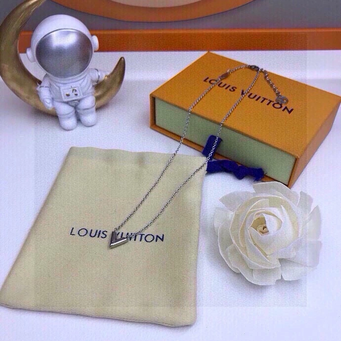 Louis Vuitton Necklaces Reliable 268367