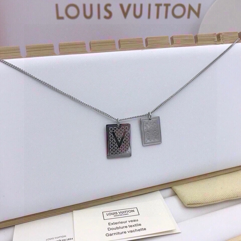 WaterResistant Louis Vuitton Necklaces 268364