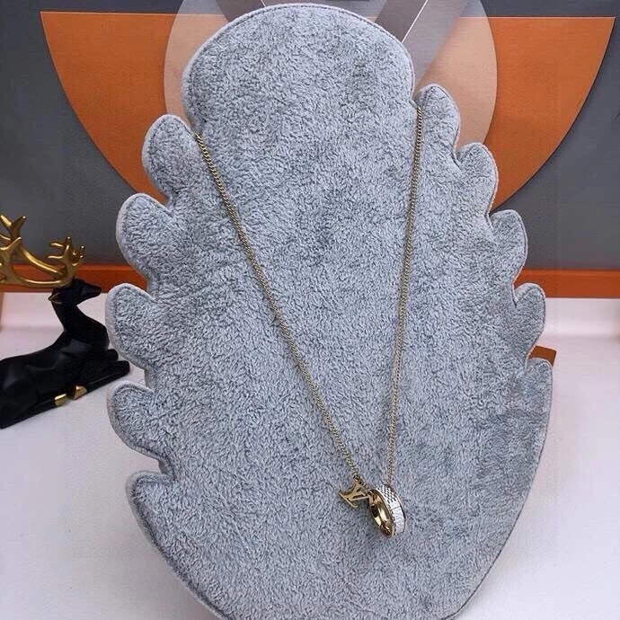 SunProtective Louis Vuitton Necklaces 268358