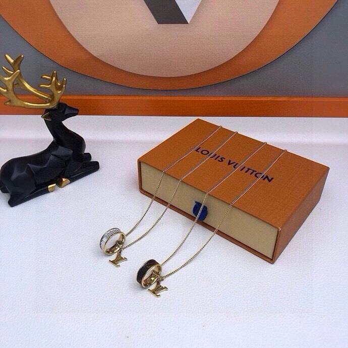 Snug Louis Vuitton Necklaces 268360