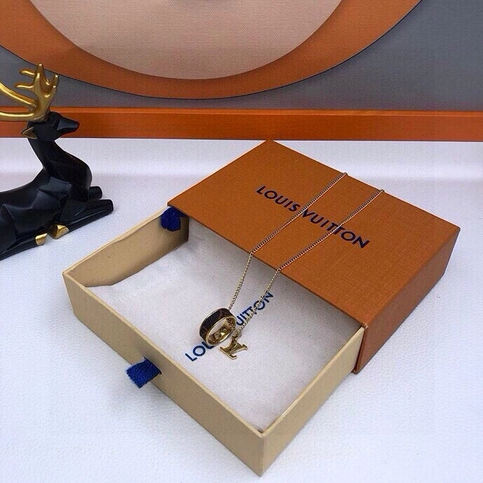 Snug Louis Vuitton Necklaces 268360