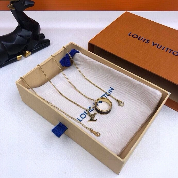 Snug Louis Vuitton Necklaces 268360