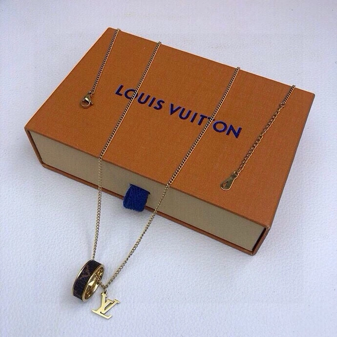Snug Louis Vuitton Necklaces 268360