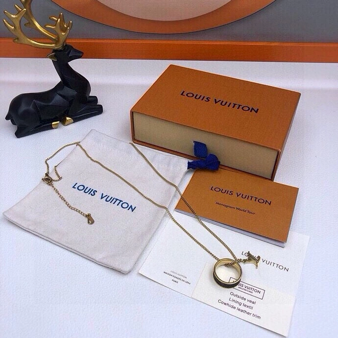 Snug Louis Vuitton Necklaces 268360