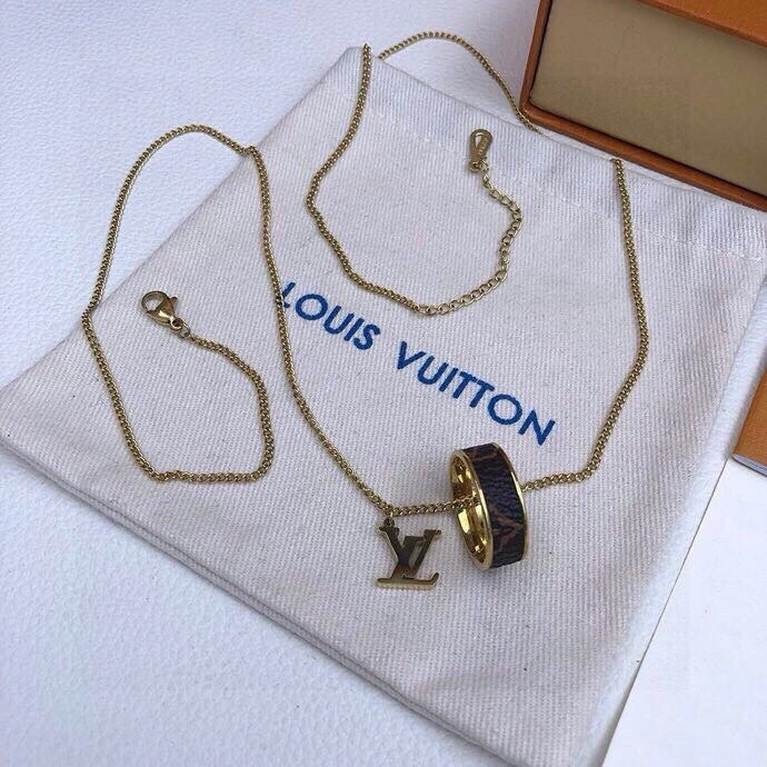 Snug Louis Vuitton Necklaces 268360