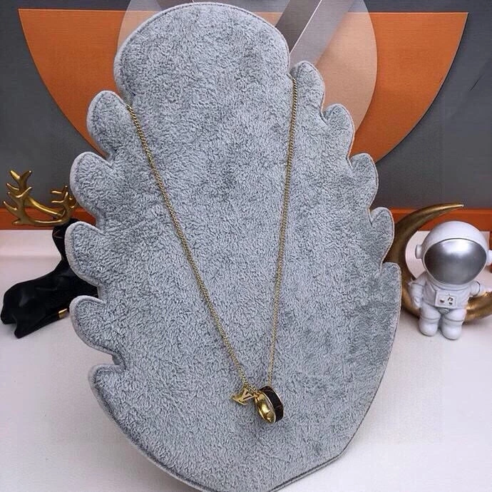 Snug Louis Vuitton Necklaces 268360