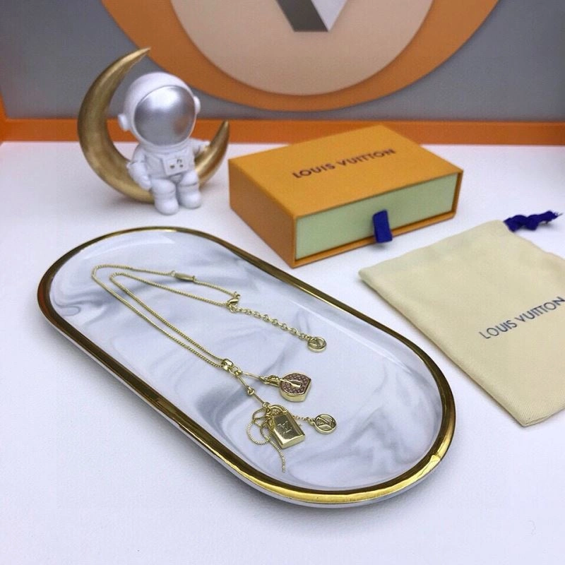 Sporty Louis Vuitton Necklaces 268339