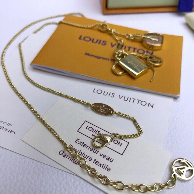 Sporty Louis Vuitton Necklaces 268339