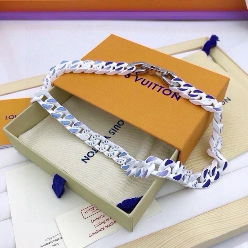 Louis Vuitton Necklaces UrbanChic 268341