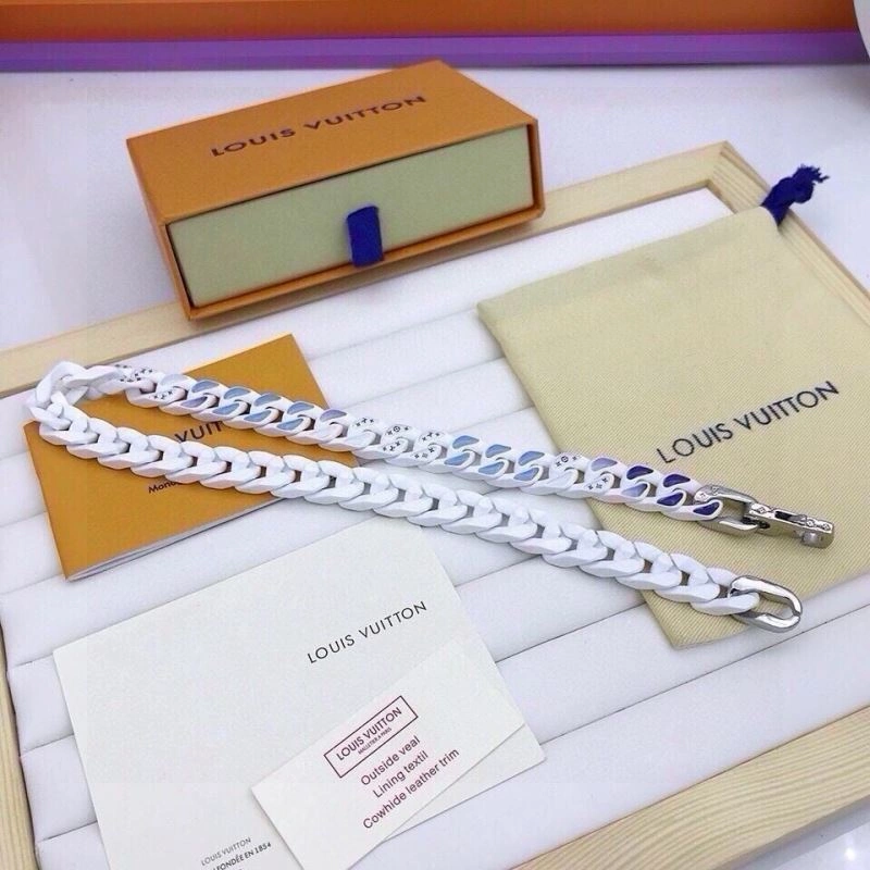 Louis Vuitton Necklaces UrbanChic 268341