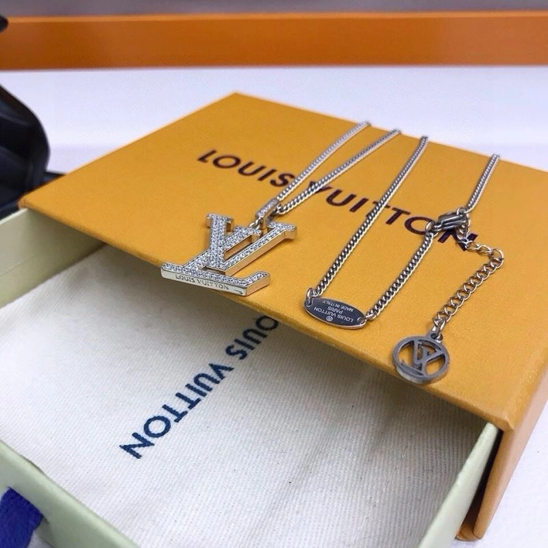 Neat Louis Vuitton Necklaces 268331