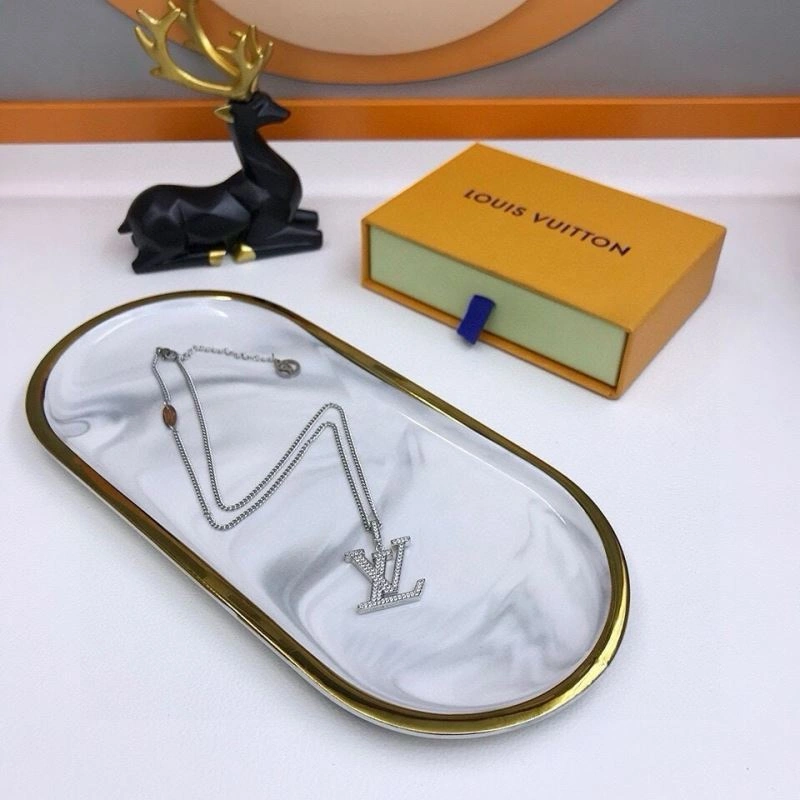 Neat Louis Vuitton Necklaces 268331