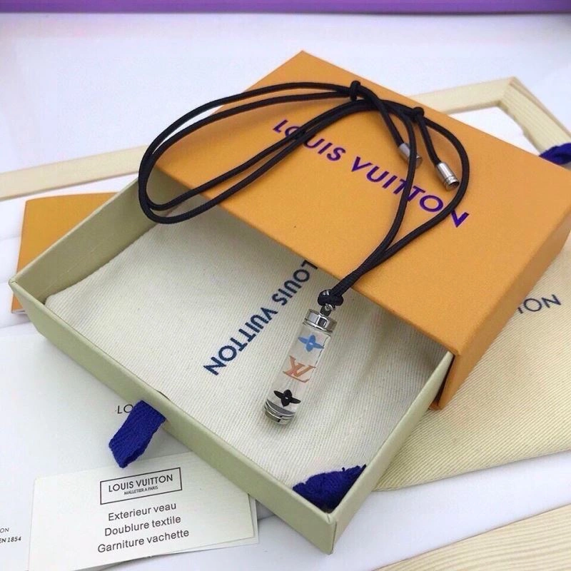 MultiPurpose Louis Vuitton Necklaces 268320