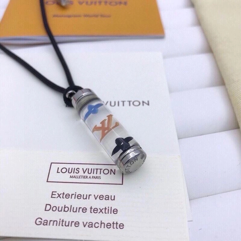 MultiPurpose Louis Vuitton Necklaces 268320