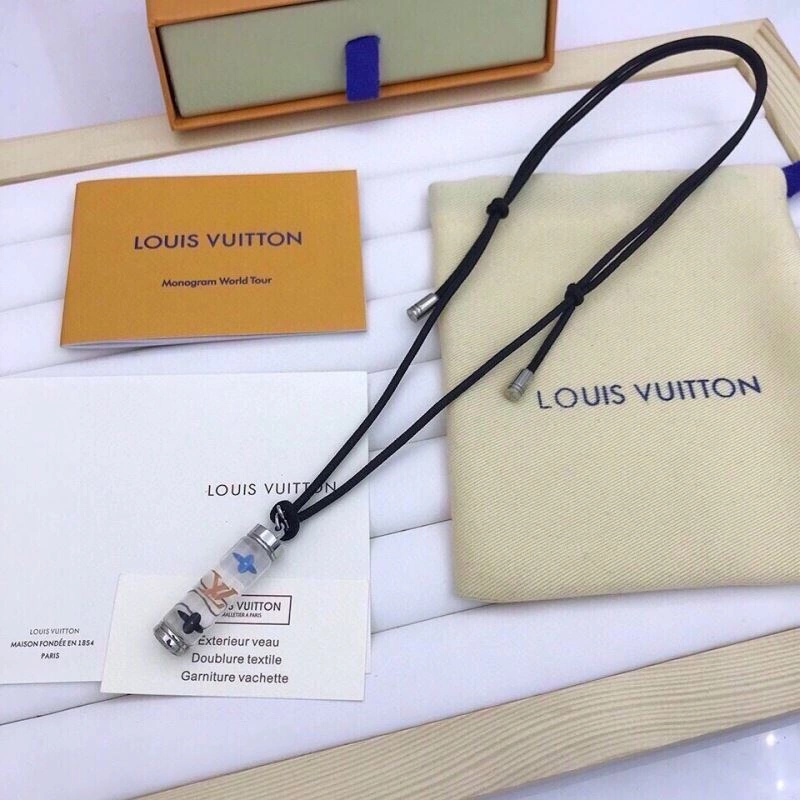 MultiPurpose Louis Vuitton Necklaces 268320