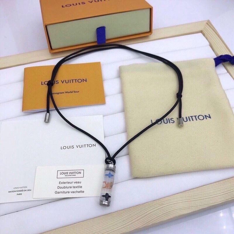MultiPurpose Louis Vuitton Necklaces 268320