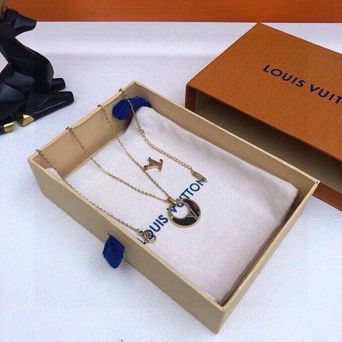 Louis Vuitton Necklaces Versatile 268316